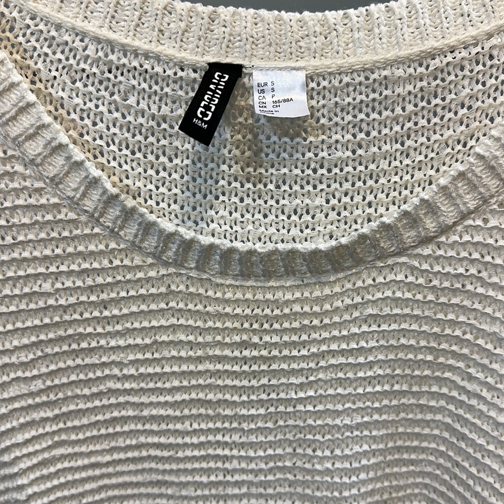 Sweaterđź’™.. - Picture 2 of 4